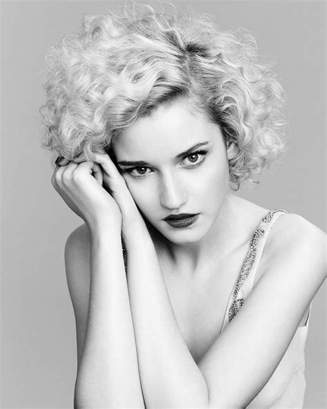 Emmy Winner Julia Garner Nude And Sexy (60 Photos And Videos)